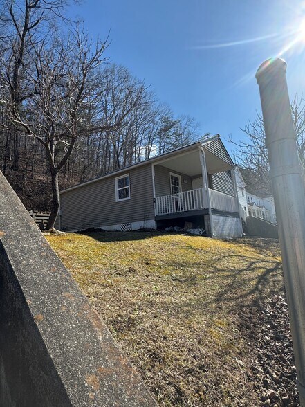 105 State Sq, Cumberland, KY à vendre - Photo du bâtiment - Image 2 de 13