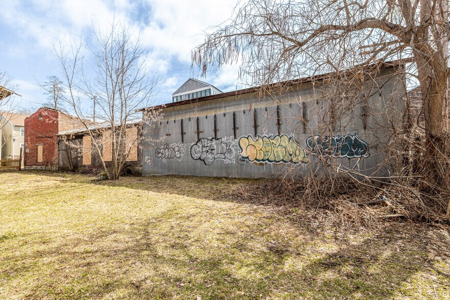 357 Columbia St, Hudson, NY à vendre - Photo du bâtiment - Image 3 de 43