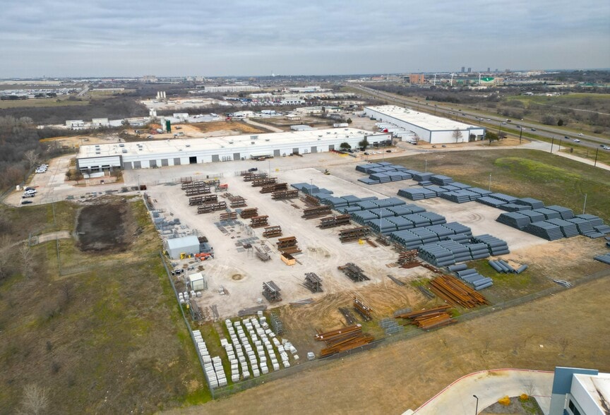 2340 W I-35, Denton, TX for lease - Building Photo - Image 3 of 4