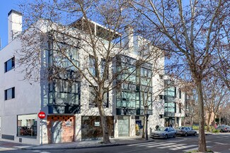 Plus de détails pour Multi-résidentiel à vendre