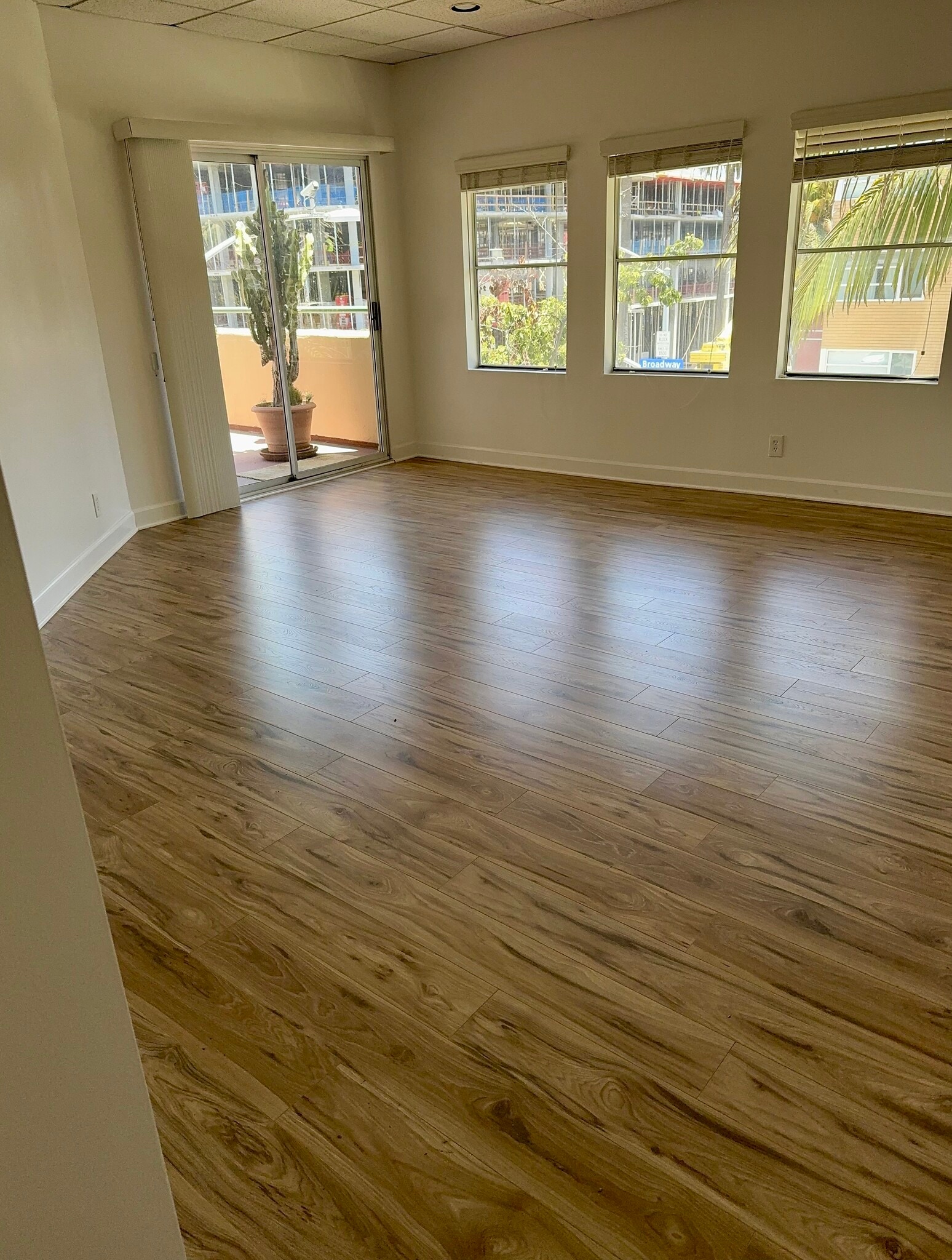 1460 7th St, Santa Monica, CA for lease Interior Photo- Image 1 of 11