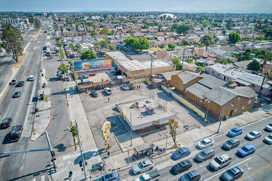 7205 S Vermont Ave, Los Angeles, CA à louer - Photo du bâtiment - Image 2 de 11