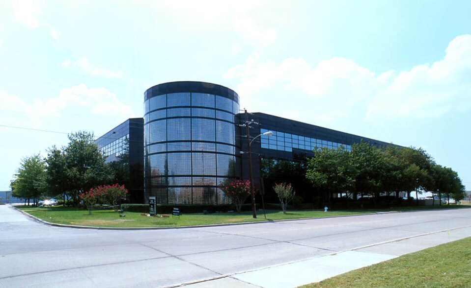 4500 Westgrove Dr, Addison, TX à louer - Photo du bâtiment - Image 2 de 8
