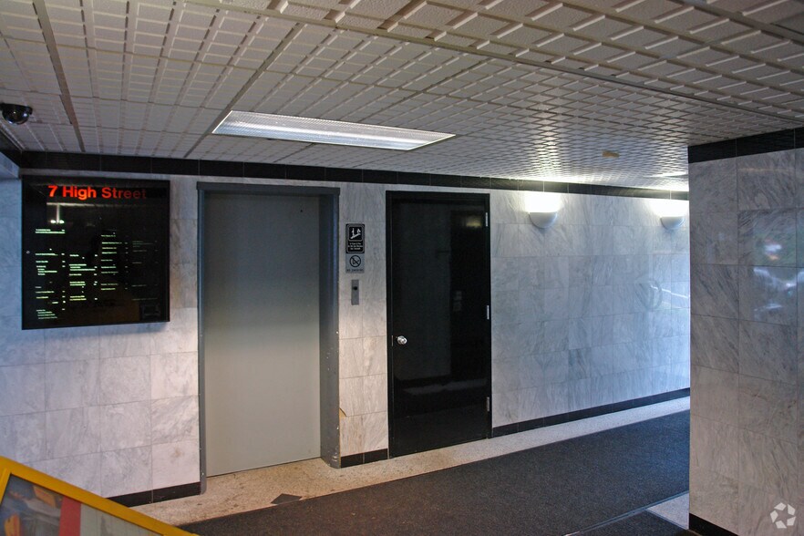 7 High St, Huntington, NY à louer - Hall d’entrée - Image 2 de 7