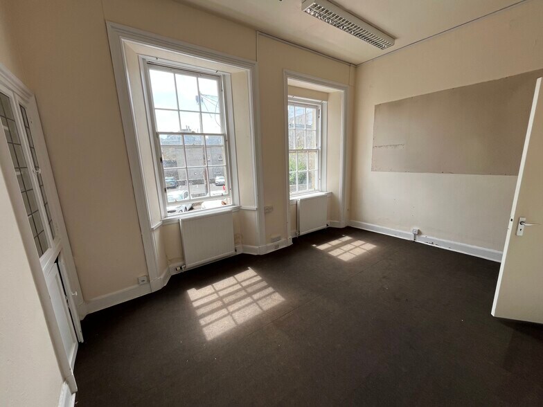 11-13 St. Catherine St, Cupar à vendre - Photo du bâtiment - Image 2 de 7