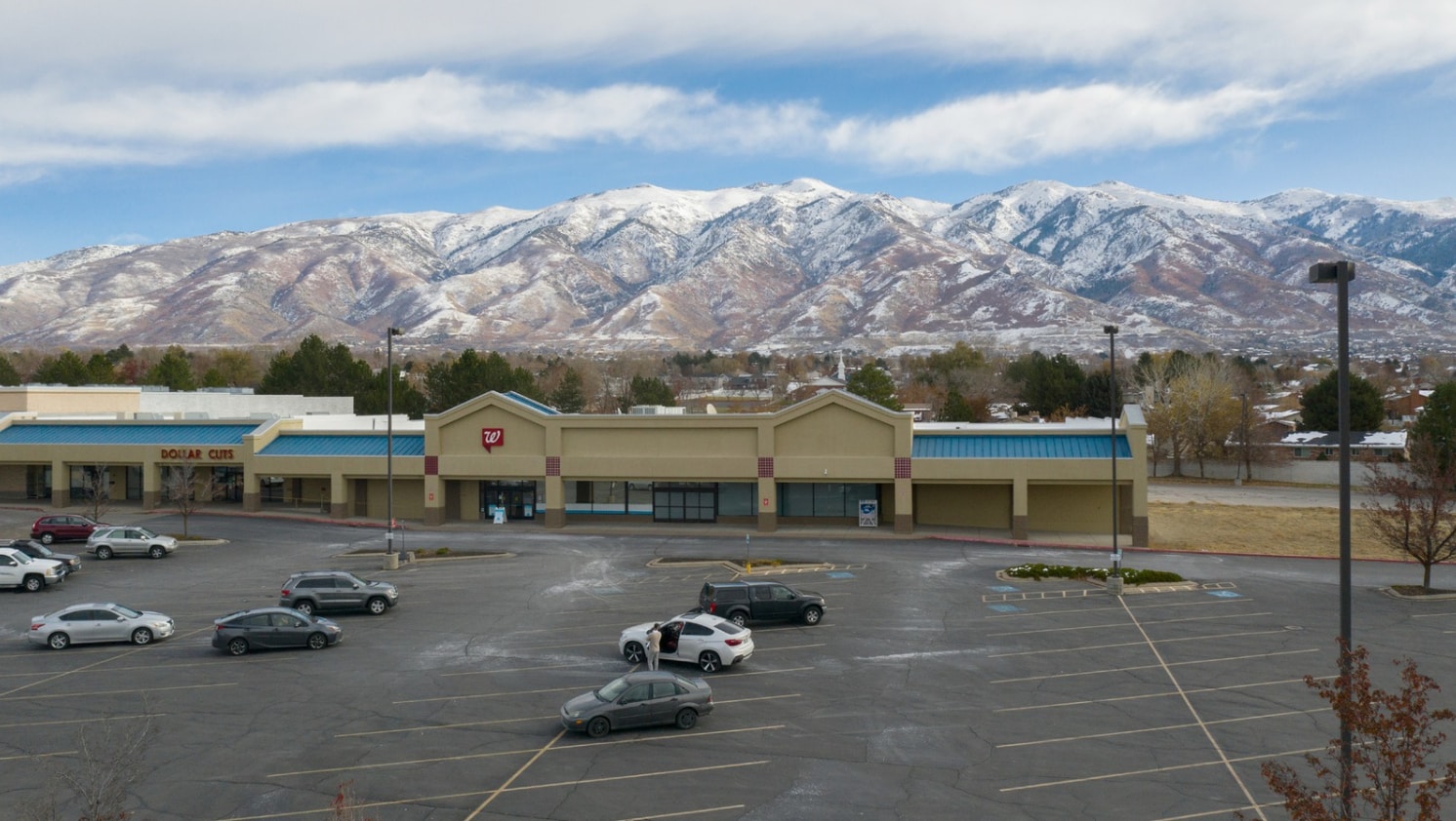 860-890 N Fairfield Rd, Layton, UT for lease Primary Photo- Image 1 of 9