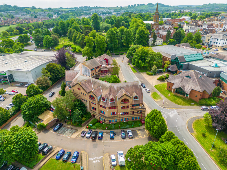 Lodge Rd, Daventry à vendre - Photo du bâtiment - Image 2 de 8