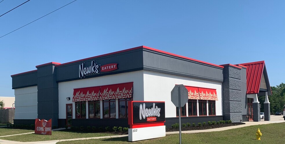 2212 Denny Ave, Pascagoula, MS à vendre - Photo du bâtiment - Image 2 de 7