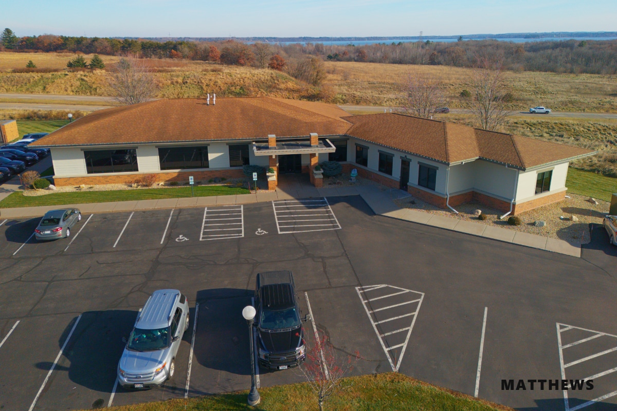 583 Lakeland Dr, Chippewa Falls, WI à vendre Photo principale- Image 1 de 4