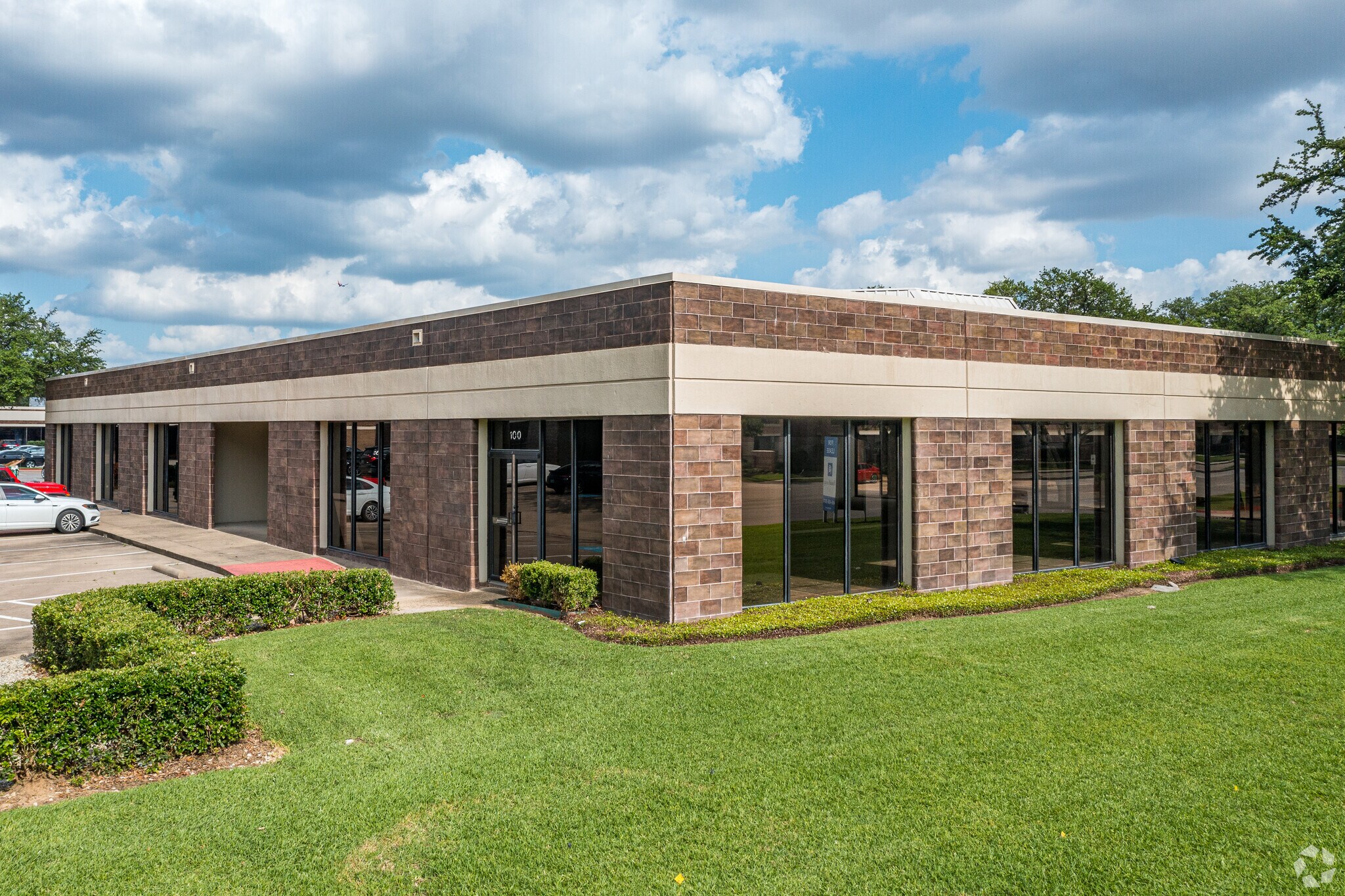 11482 Luna Rd, Farmers Branch, TX à louer Photo principale- Image 1 de 9