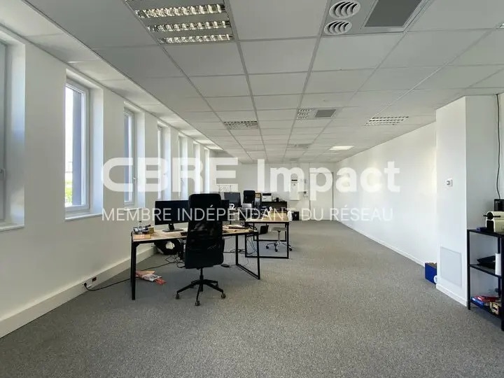 Office in Dijon for lease - Building Photo - Image 3 of 7