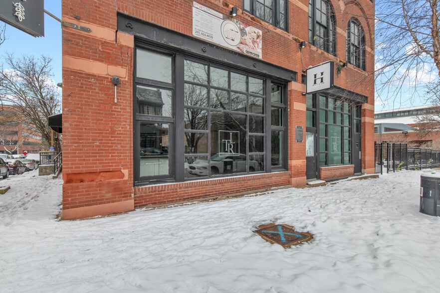 1900-1904 Locust St, Saint Louis, MO à louer - Photo du bâtiment - Image 2 de 7