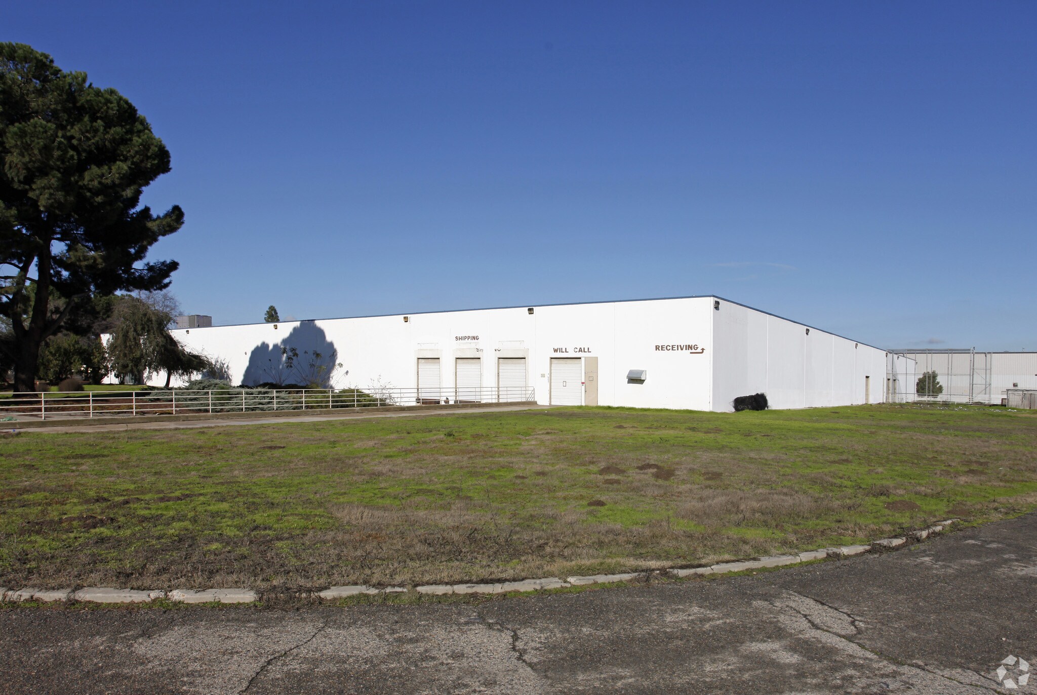 700 E Continental Ave, Tulare, CA for lease Primary Photo- Image 1 of 6