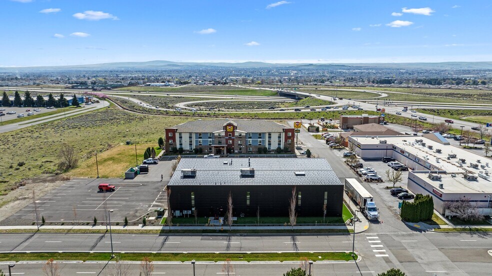6902 Rodeo Dr, Pasco, WA à louer - Photo du bâtiment - Image 3 de 36