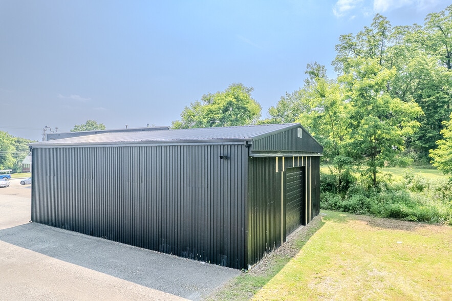 2555 Leechburg Rd, Lower Burrell, PA for lease - Building Photo - Image 3 of 23