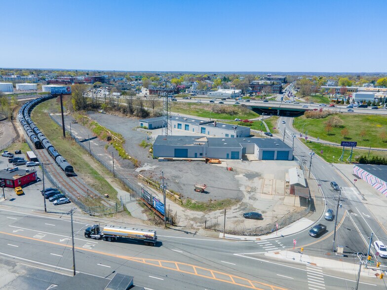 487 Allens, Providence, RI à vendre - Photo du bâtiment - Image 2 de 30