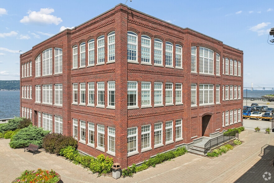3 W Main St, Irvington, NY for lease - Building Photo - Image 1 of 15
