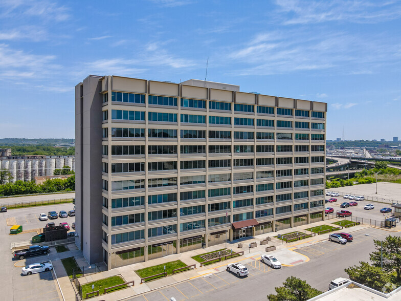 400 State Ave, Kansas City, KS for lease - Primary Photo - Image 1 of 3