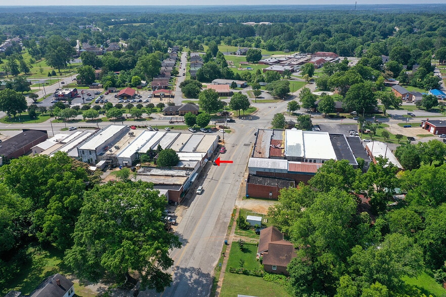 102 N Cambridge St, Ninety Six, SC for sale - Building Photo - Image 2 of 10