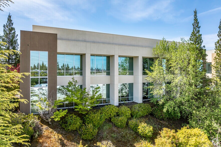 2271 Lava Ridge Ct, Roseville, CA à louer - Photo du bâtiment - Image 2 de 7