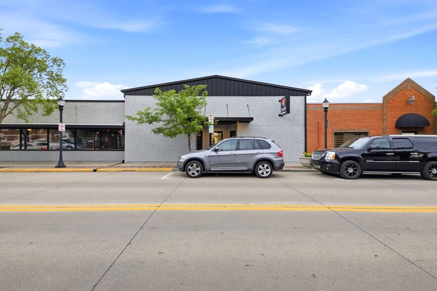 330 SE Douglas St, Lee's Summit, MO à louer - Photo du bâtiment - Image 2 de 49