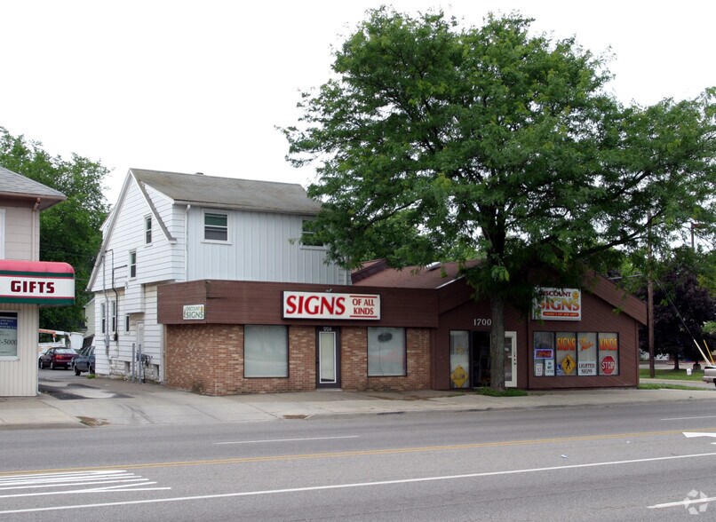 1700-1704 E Michigan Ave, Lansing, MI à louer - Photo du bâtiment - Image 2 de 4