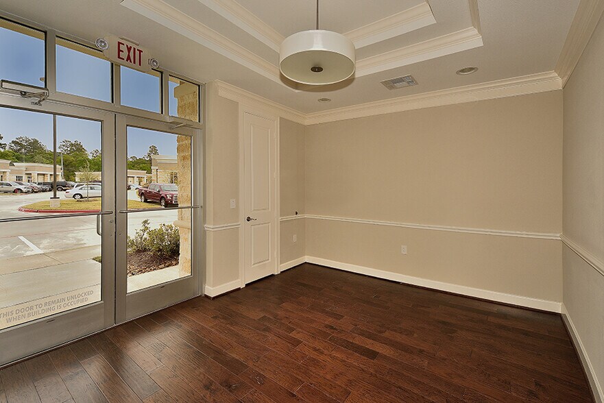 2219 Sawdust Rd, The Woodlands, TX for lease - Interior Photo - Image 3 of 14