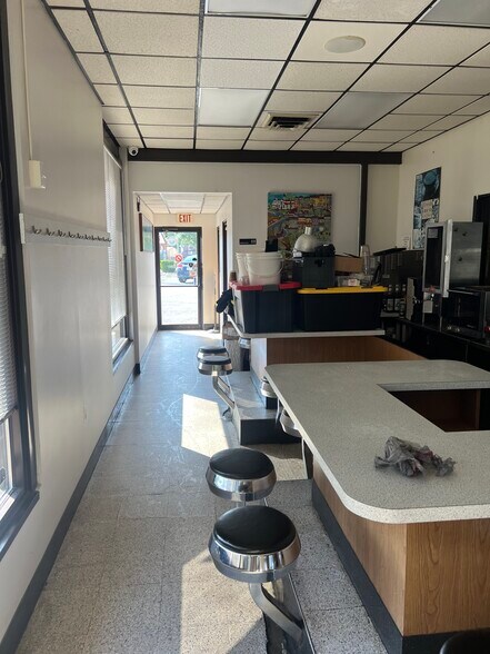 202 Rhode Island Ave, Rochester, PA à vendre - Photo intérieure - Image 3 de 5