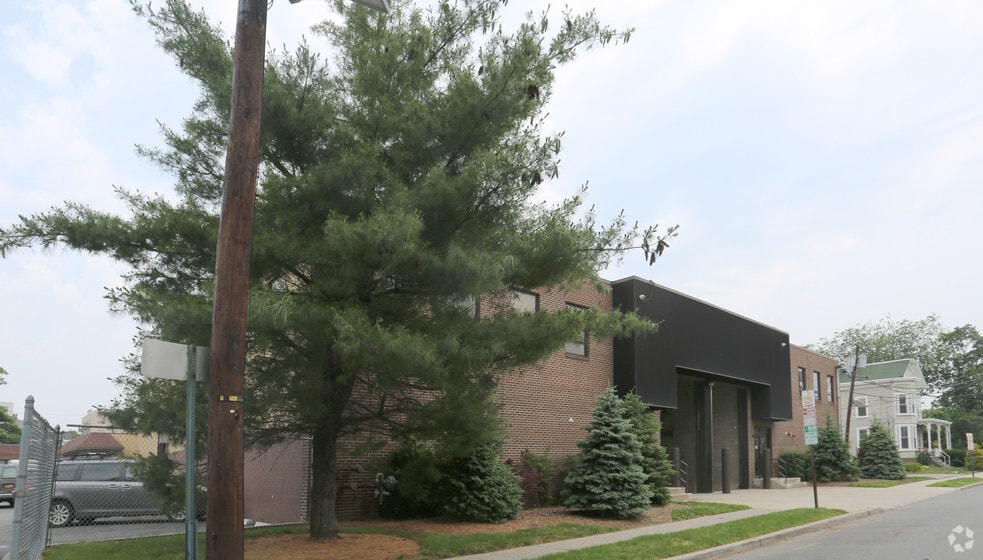 108-122 John St, Hackensack, NJ for lease - Primary Photo - Image 1 of 13