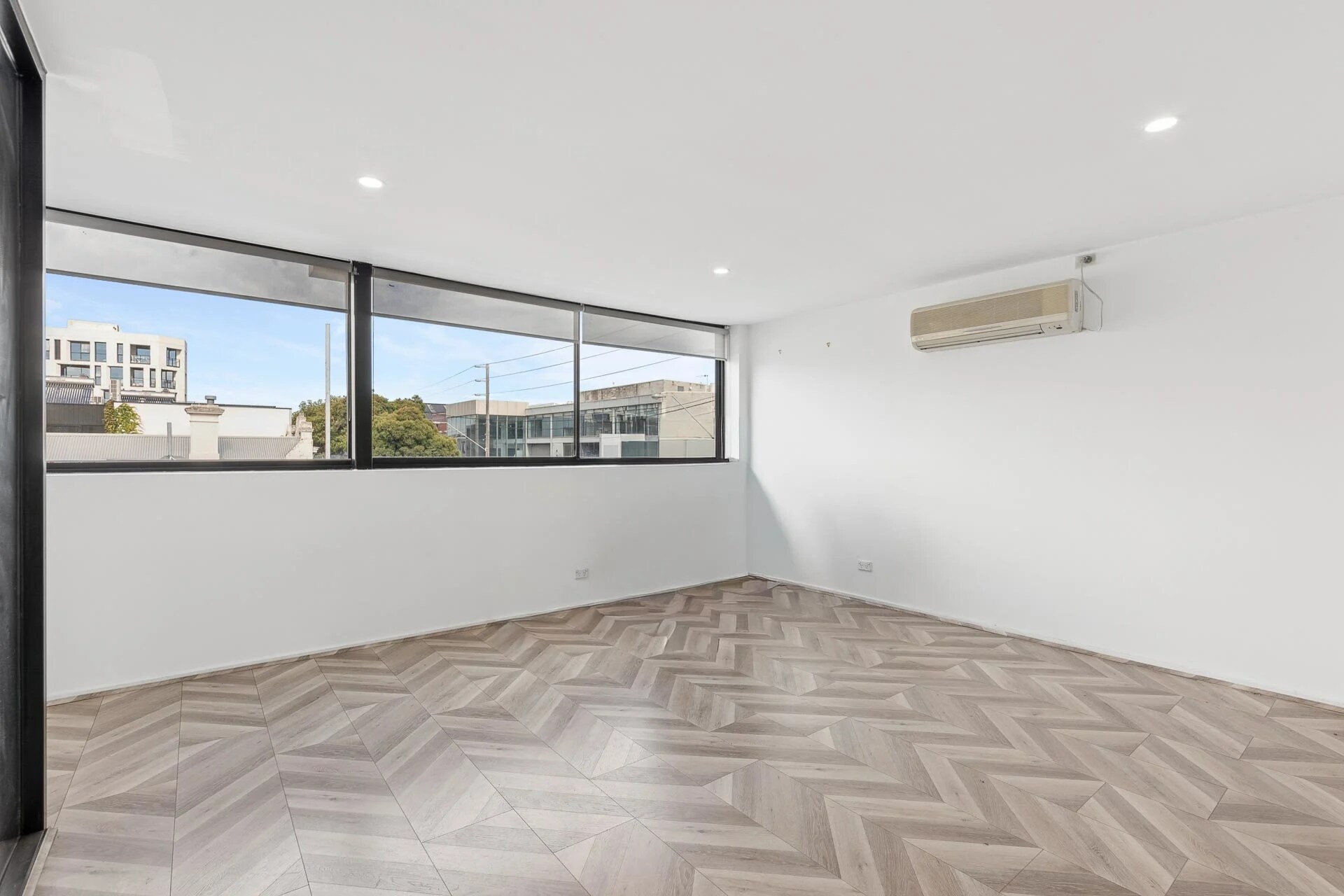 496 Bridge Rd, Richmond for lease Interior Photo- Image 1 of 2