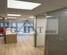 Retail in Villeneuve-la-Garenne for lease - Interior Photo - Image 2 of 4