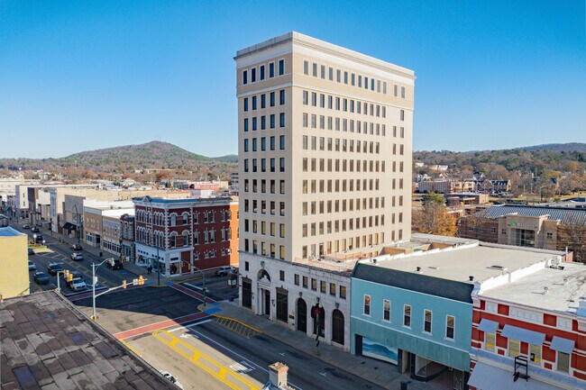 Plus de détails pour 931 Noble St, Anniston, AL - Bureau aux enchères