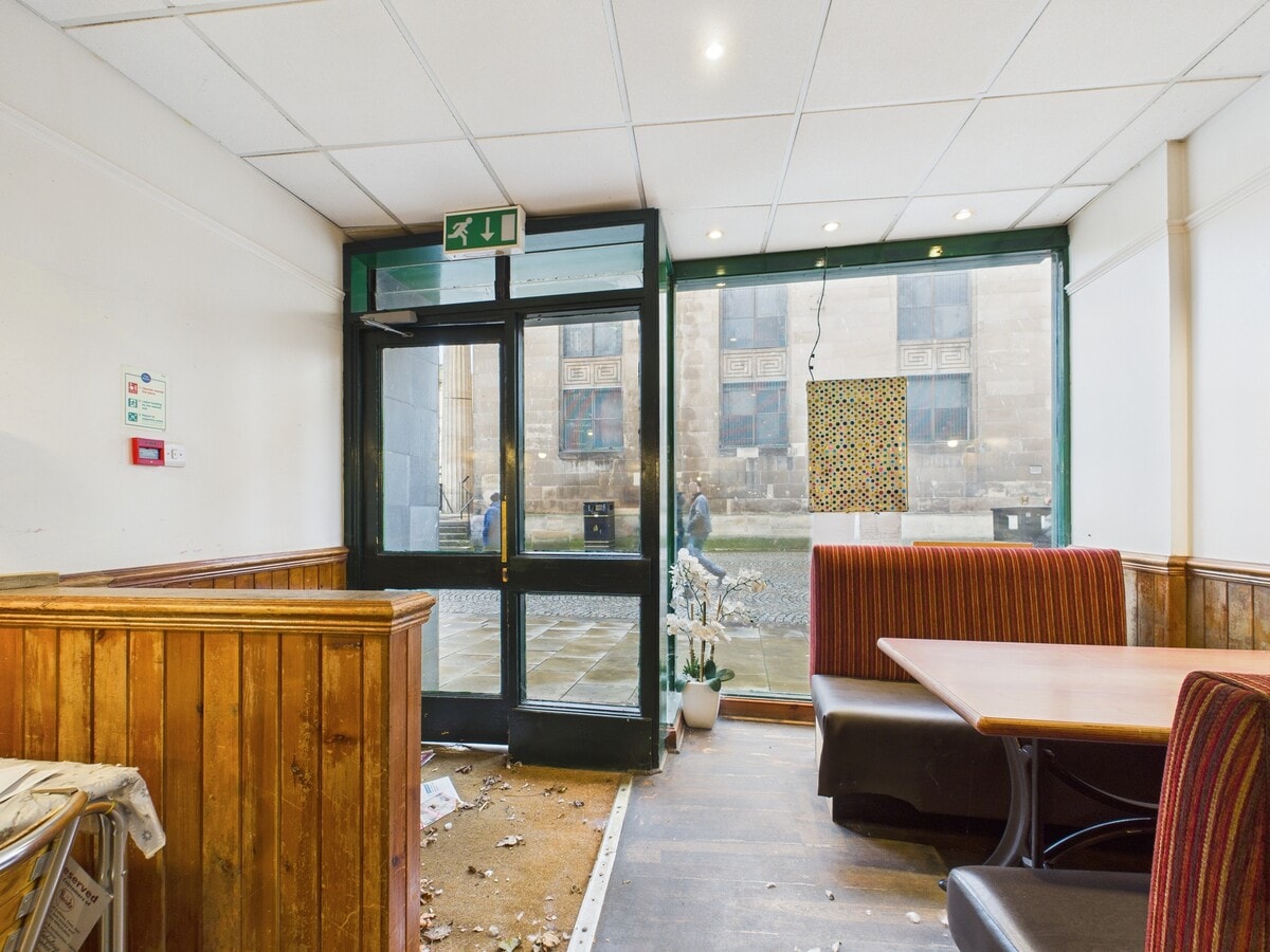 106-108 High St, Elgin, MRY IV30 1BW - Unité 108 -  - Photo intérieure - Image 1 of 4