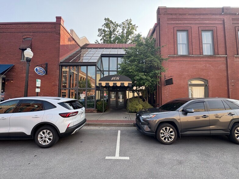 108-403 4th Ave S, Franklin, TN à louer - Photo du bâtiment - Image 2 de 15
