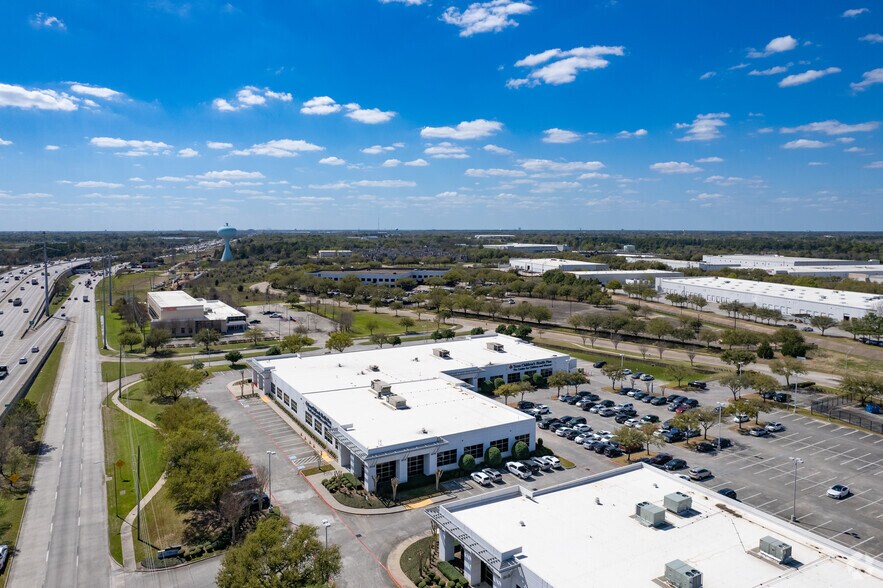700 N Sam Houston Pky W, Houston, TX à louer - Aérien - Image 2 de 2