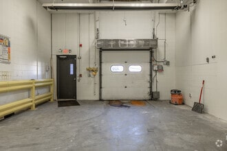 108 Clematis Ave, Waltham, MA à louer Photo intérieure- Image 1 de 2