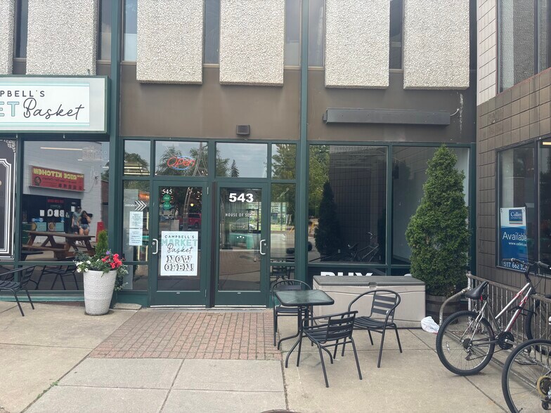 537-545 E Grand River Ave, East Lansing, MI à louer - Photo du bâtiment - Image 2 de 9