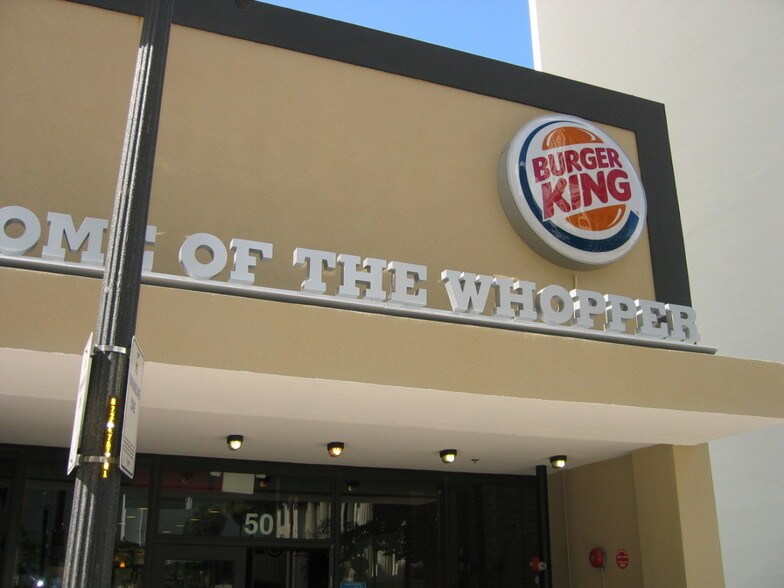 50 W Flagler St, Miami, FL à louer - Photo du bâtiment - Image 3 de 17