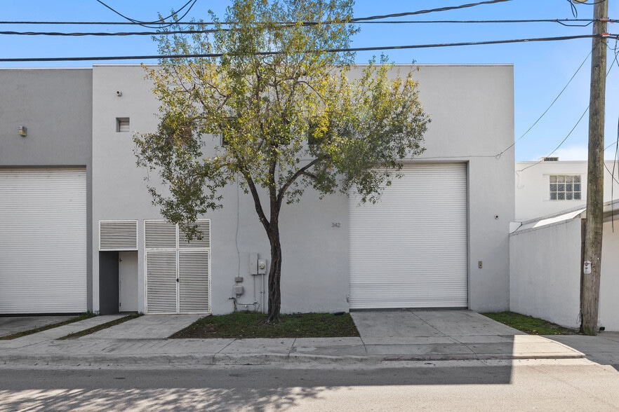 335 Ne 61st St, Miami, FL for lease - Building Photo - Image 2 of 18