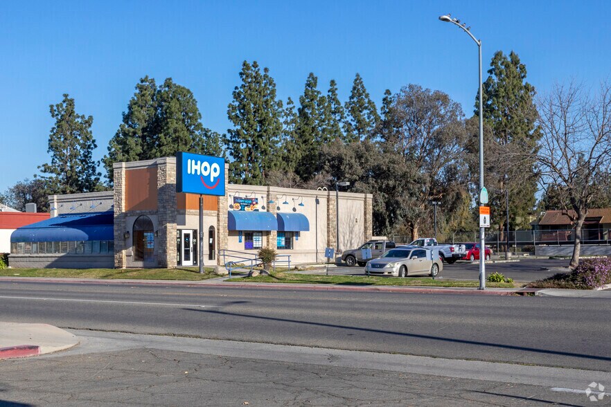 3020 Tulare St, Fresno, CA for sale - Building Photo - Image 3 of 4