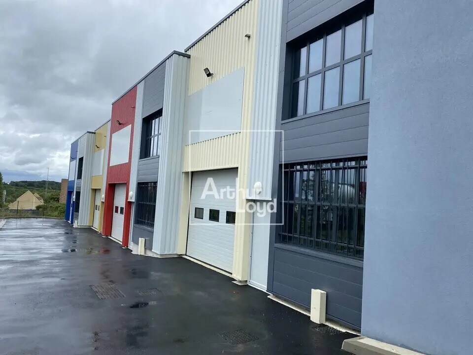 Office in Ormoy for lease Building Photo- Image 1 of 8