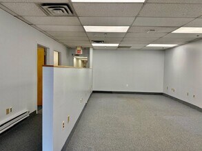 297 Kinderkamack Rd, Oradell, NJ à louer Photo intérieure- Image 2 de 7