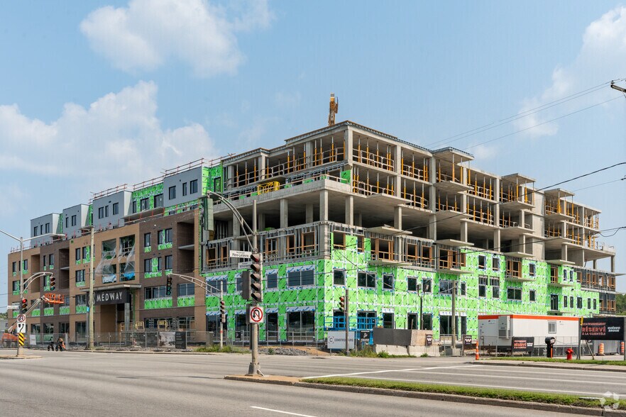 1085 Boul Wilfrid-Hamel, Québec, QC à louer - Photo du bâtiment - Image 3 de 3