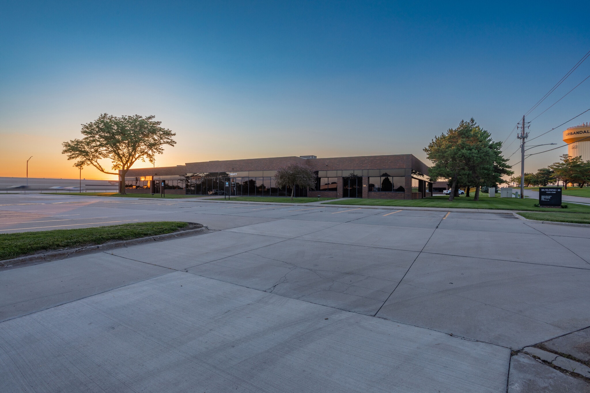 4300-4398 NW 114th St, Urbandale, IA for lease Building Photo- Image 1 of 4