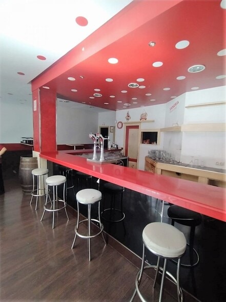 Retail in Cáceres, Cáceres for lease - Interior Photo - Image 2 of 7
