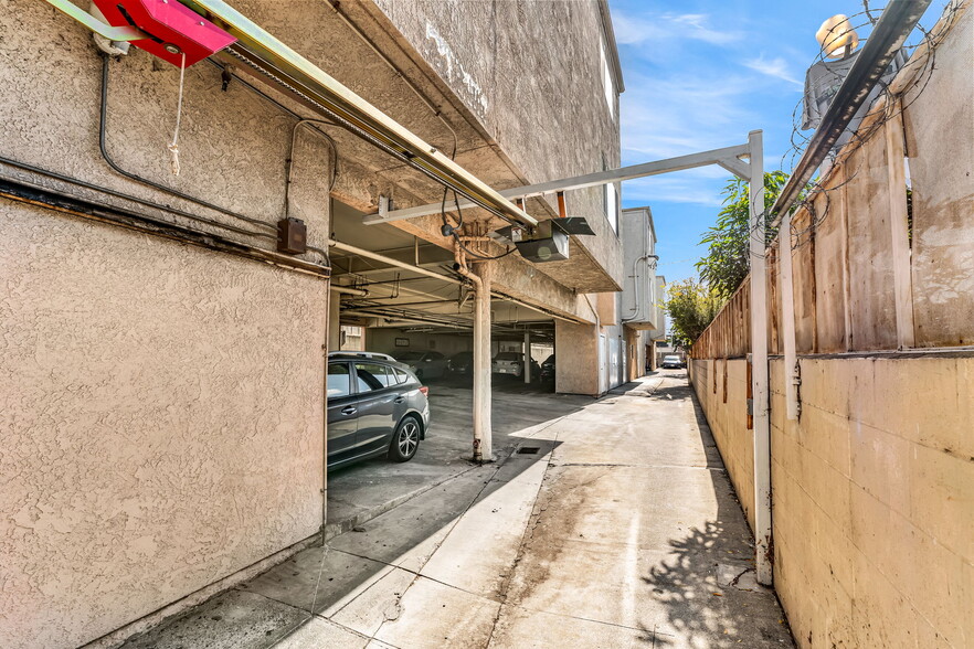 3350 Drew St, Los Angeles, CA à vendre - Photo du bâtiment - Image 3 de 13