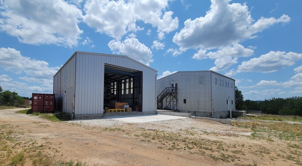 604 Bonita Dr, Blanco, TX à louer - Photo du bâtiment - Image 1 de 21