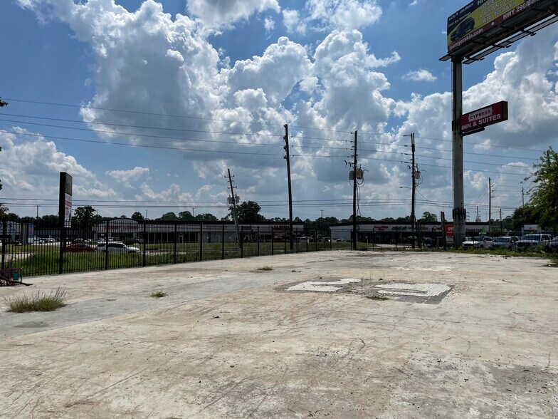 4702 FM 1960 W, Houston, TX à louer - Photo du bâtiment - Image 2 de 4