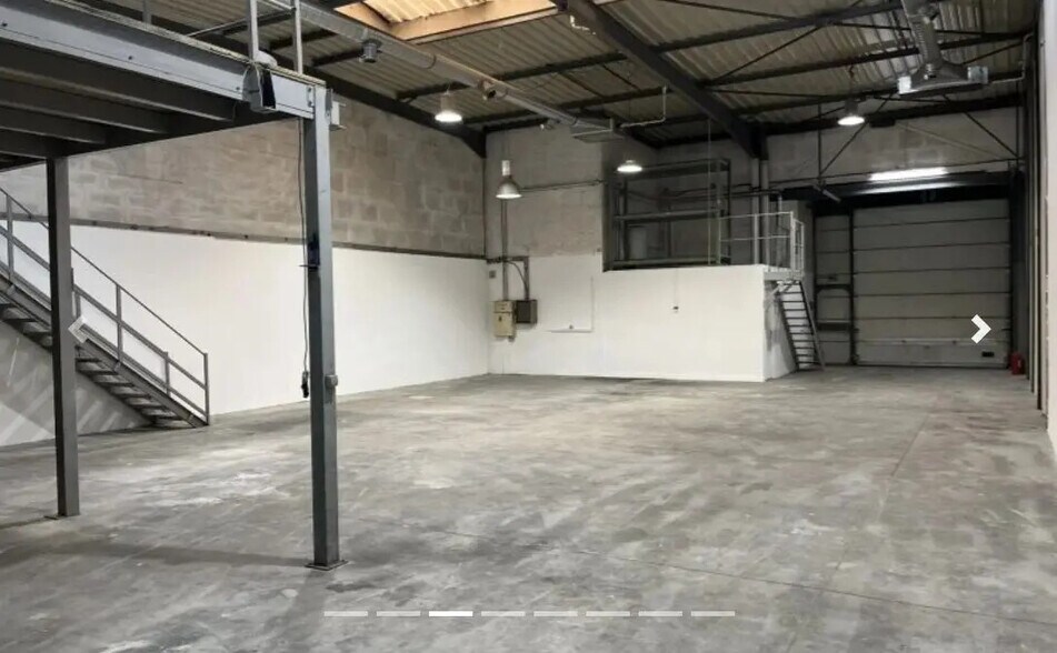 Industrial in Bondy for lease - Interior Photo - Image 3 of 3