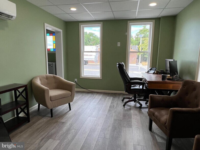 494 E King St, Shippensburg, PA à vendre - Photo du bâtiment - Image 2 de 6